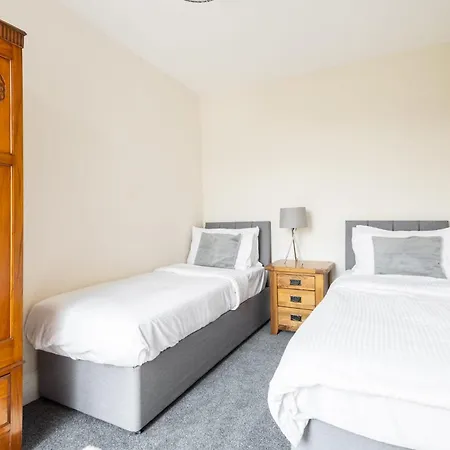 Host & - The Willows *