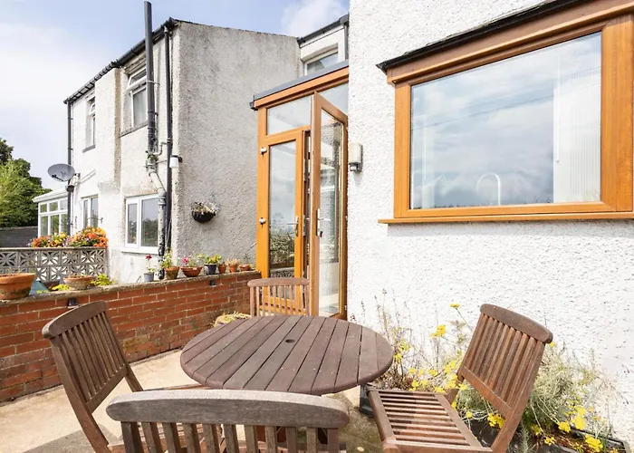 Host & - The Willows