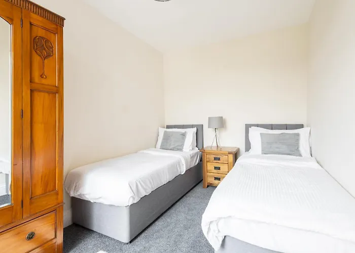 Host & - The Willows *